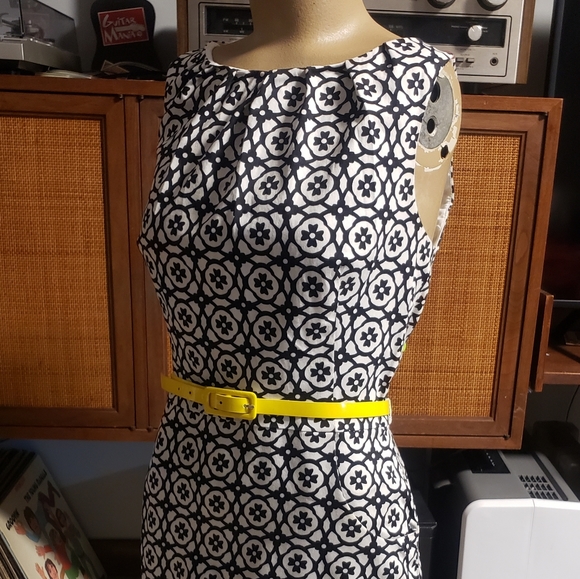 Chaps Black & White Patterned Dress W/ Yellow Belt - Picture 4 of 7